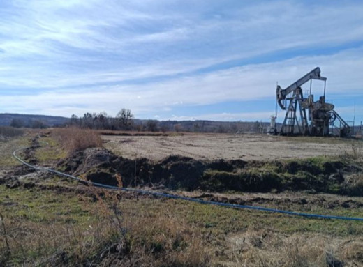 На Сумщині виявлено незаконну врізку в нафтопровід фото На Сумщині виявлено незаконну врізку в нафтопровід фото