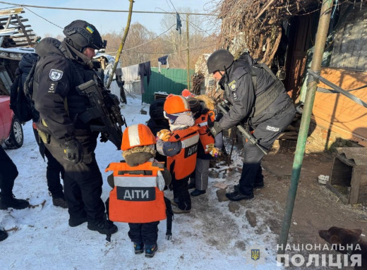 «Білий янгол» евакуював маму з трьома синами з-під обстрілів фото