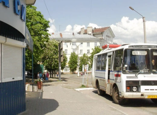Пів тисячі сіл Сумщини без автобусів: що робити? фото