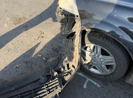 На Привокзальній площі у Сумах не розминулися дві водійки на Renault Megane фото