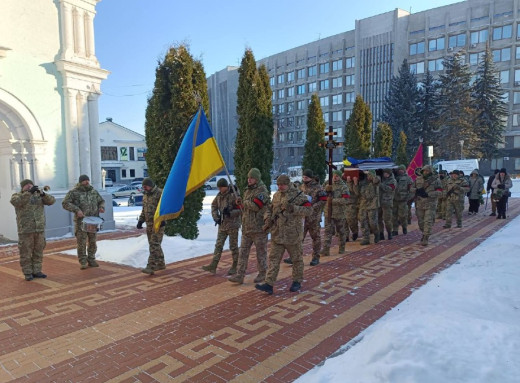 Сумська громада попрощалася з молодшим сержантом Юрієм Толокою фото