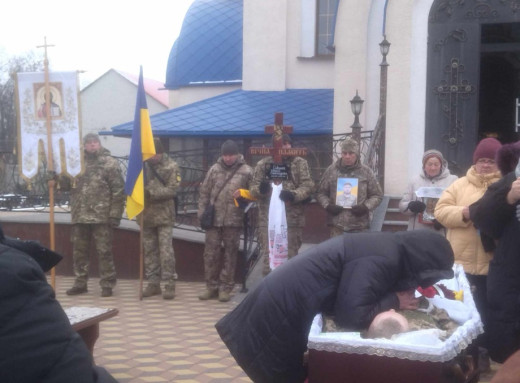 Буринці попрощалися із захисником Євгенієм Саванюком фото