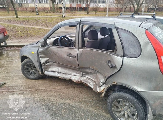 У Сумах водійка спровокувала потрійну ДТП і потрапила в лікарню фото