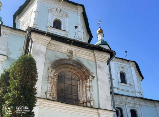 Ворожий дрон влучив у собор у центрі Сум під час літургії фото