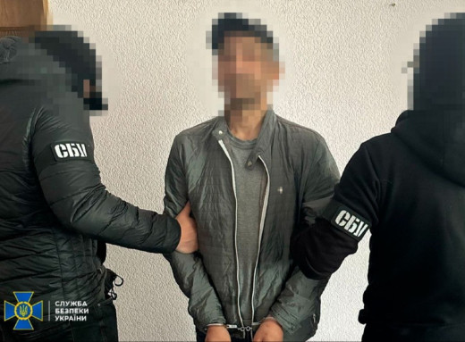 У Сумах затримали агента фсб, який під виглядом військового шпигував за ЗСУ фото У Сумах затримали агента фсб, який під виглядом військового шпигував за ЗСУ фото