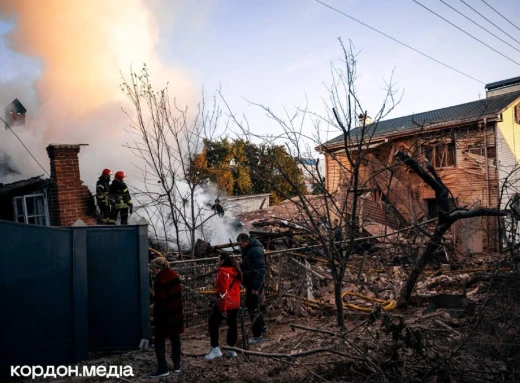 У Сумах внаслідок нічного обстрілу загинула мати, донька та сестра чоловіка фото