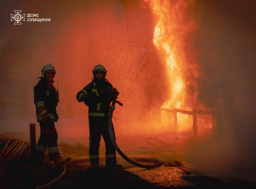 Пожежу на промисловому об’єкті в Сумах після прильоту ліквідовано: є один постраждалий фото