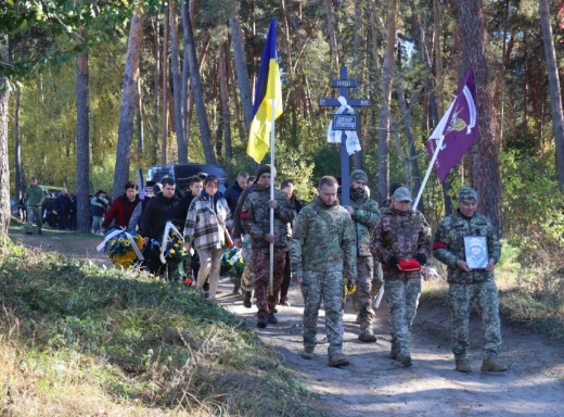 Тростянчани попрощалися із захисником Олександром Кожушком фото