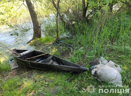 Браконьєр на Сумщині сітками ловив рибу фото