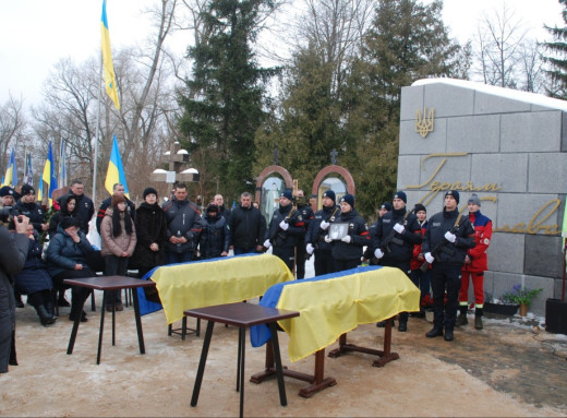 У Шостці в останню путь провели подружжя Славських, які загинули під час порятунку людей фото