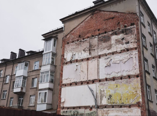 У Сумах проведуть утеплення пошкодженого "шахедом" будинку на Петропавлівській, 81 фото