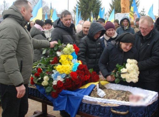 Шостка попрощалася з воїном-добровольцем Дмитром Амельченком фото