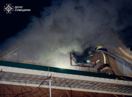 У Сумах рятувальники ліквідували пожежу в дачному будинку фото