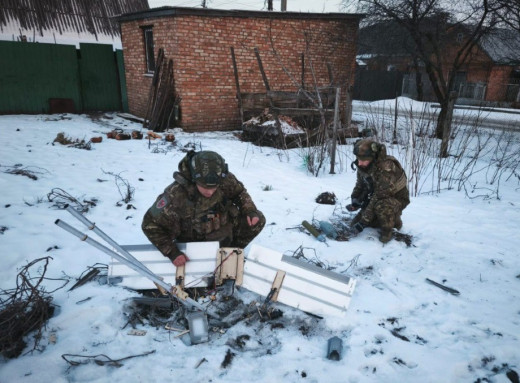 Вибухотехніки поліції знешкодили бойову частину ворожого БпЛА на приватному подвір'ї фото