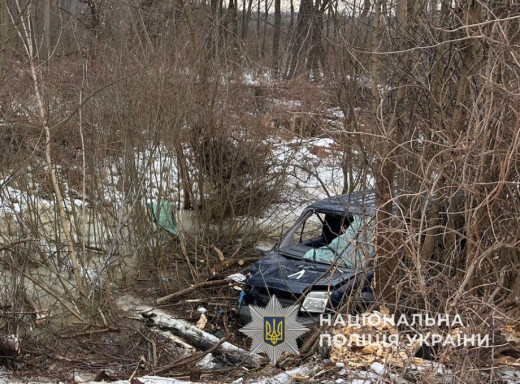 На Охтирщині у ДТП загинула пасажирка: автомобіль перекинувся в кювет фото