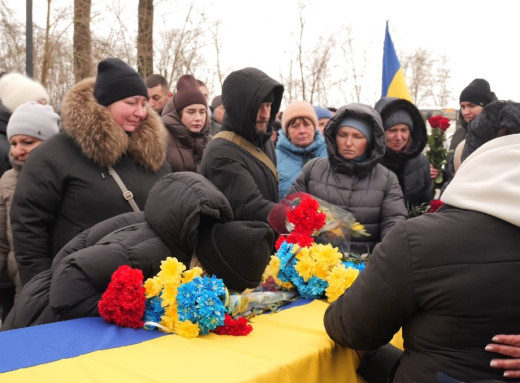 Вічний спокій Героям: у Шостці в останню путь провели Євгенія Скрипку та Вадима Овсюка фото