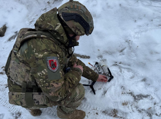 У Сумському районі вибухотехніки знищили російський дрон зі скидом фото