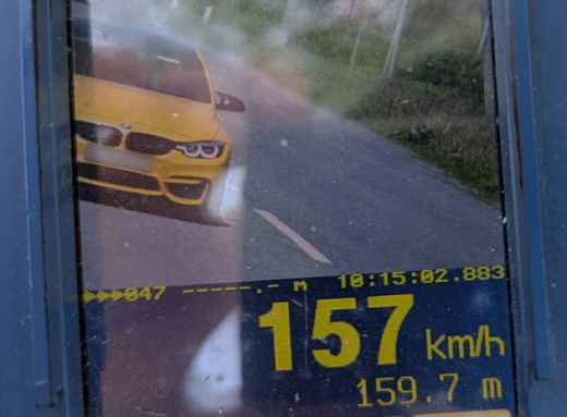 На Сумщині патрульні зупинили водія, який їхав зі швидкістю під 160 км/год фото На Сумщині патрульні зупинили водія, який їхав зі швидкістю під 160 км/год фото