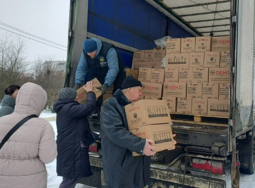 Американські благодійники передали Сумам гуманітарний вантаж на мільйони гривень фото