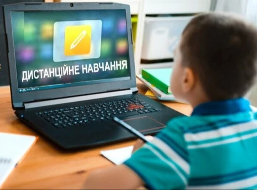 Сумські школярі навчатимуться онлайн ще тиждень фото
