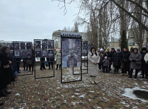 У Ромнах відкрили Алею Надії на честь зниклих безвісти та полонених захисників фото