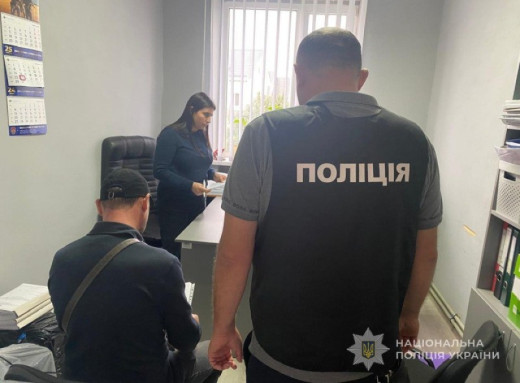 Підприємцю на Сумщині оголосили підозру за хабар лісничому фото