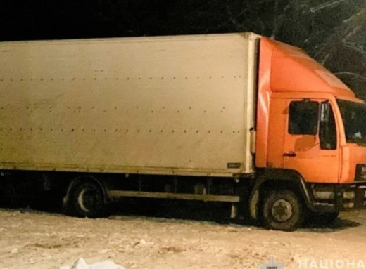 На Сумщині поліція затримала водія вантажівки, який насмерть збив пішохода і втік фото