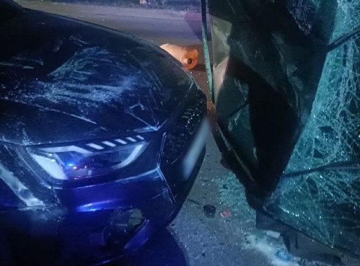 У Сумах п'яний водій Mazda спричинив ДТП, перекинувшись та зіткнувшись з Audi фото У Сумах п'яний водій Mazda спричинив ДТП, перекинувшись та зіткнувшись з Audi фото