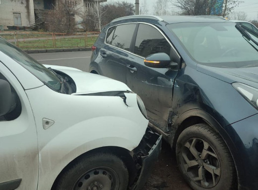У Сумах водійка не надала перевагу в русі, спричинивши ДТП фото