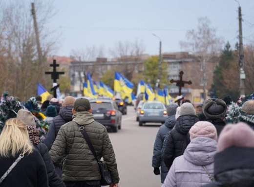 В Охтирці попрощалися із двома героями фото