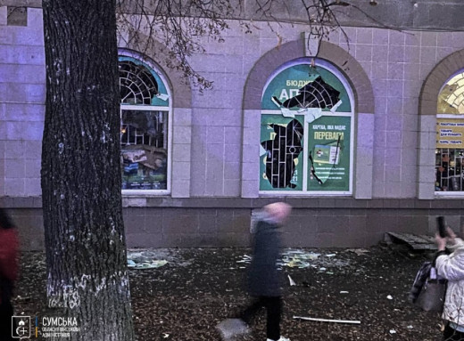 У Сумах ворожий дрон поцілив у цивільну інфраструктуру: постраждали четверо людей (оновлено) фото