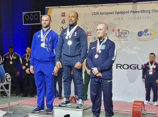 Глухівський атлет здобув "срібло" на чемпіонаті Європи з пауерліфтингу фото