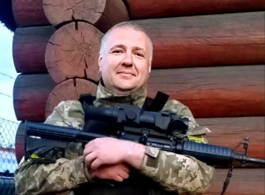 Шосткинська громада попрощалася із захисником України Максимом Абдулаєвим фото