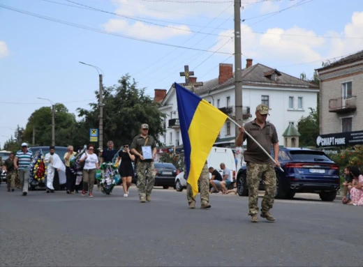 Охтирчани попрощалися із захисником Геннадієм Сталінським фото