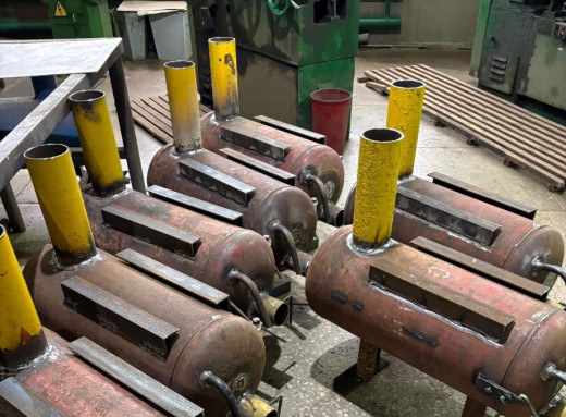 Тепло попри обстріли: газівники виготовляють буржуйки для прифронтової Сумщини фото
