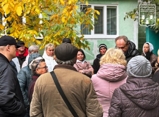 У Сумах триває відновлення будинків на Героїв Крут: у пошкоджених будинках замінять ліфти фото У Сумах триває відновлення будинків на Героїв Крут: у пошкоджених будинках замінять ліфти фото