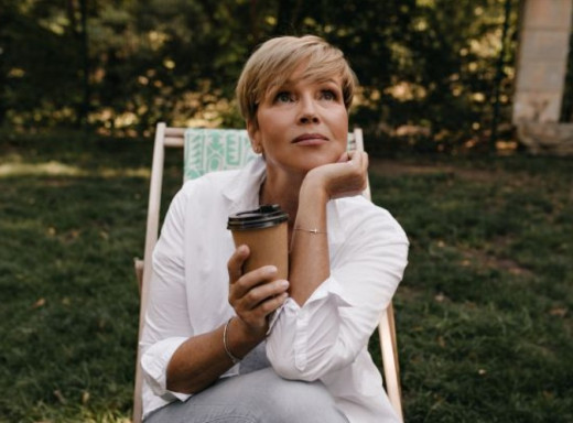 Синдром порожнього гнізда після 50 років: як знайти нові сенси, коли діти починають доросле життя фото