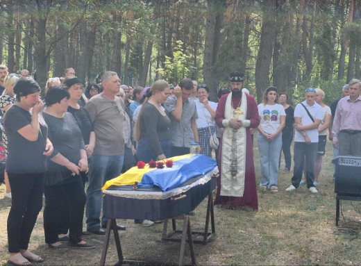 На Лебединщині попрощалися із захисником Андрієм Тараном фото На Лебединщині попрощалися із захисником Андрієм Тараном фото