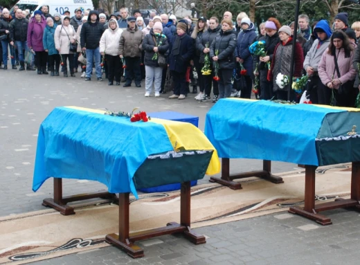 Шосткинці провели в останню путь двох захисників України фото