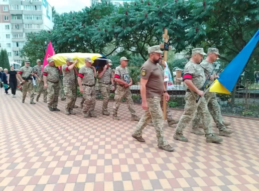 Учора сум’яни попрощалися із двома захисниками фото