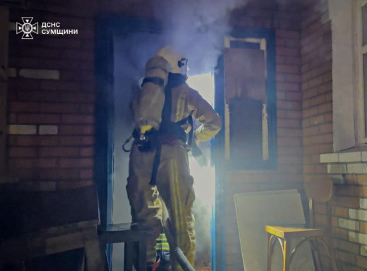 На Сумщині під час пожежі врятували жінку (відео) фото