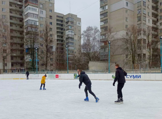 У Сумах запрацювали дві ковзанки – де покататися? фото