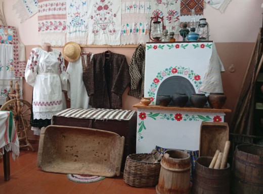 «Бабусина світлиця» - як сумські бібліотекарі збирають старовинні речі фото «Бабусина світлиця» - як сумські бібліотекарі збирають старовинні речі фото