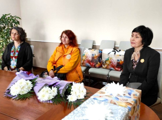 У Сумах привітали «Матерів-героїнь» з нагоди Дня матері фото У Сумах привітали «Матерів-героїнь» з нагоди Дня матері фото