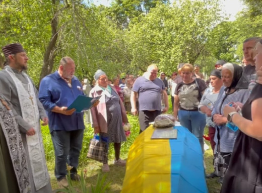 На Охтирщині провели в останню путь загиблого захисника Івана Короткого фото