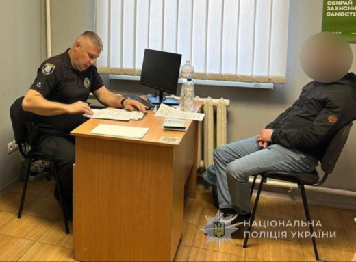 Поліція в охтирчанина вилучила автомат із набоями та гранату фото Поліція в охтирчанина вилучила автомат із набоями та гранату фото