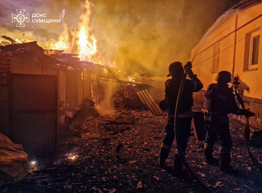 Рятувальники загасили пожежу в Путивльській громаді після нічної атаки безпілотників фото