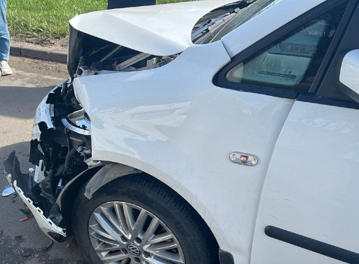 У Сумах на вулиці Івана Харитоненка зіткнулися Volkswagen та Lexus фото