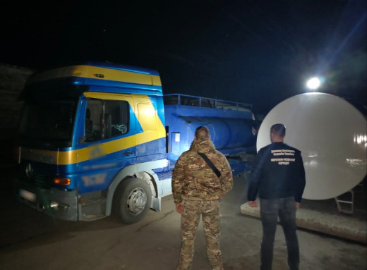 На Сумщині припинено діяльність двох нелегальних автозаправних станцій фото На Сумщині припинено діяльність двох нелегальних автозаправних станцій фото