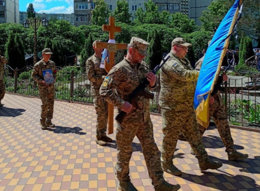 Сумська громада попрощалася з двома воїнами, які загинули за Україну фото
